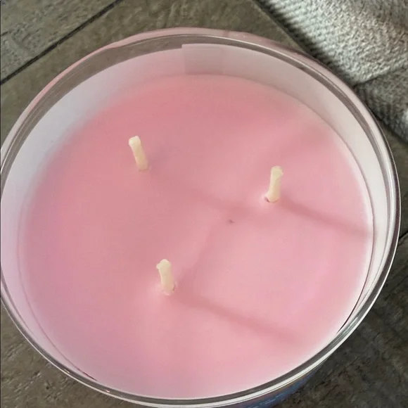 Bath & Body Works Among the Clouds Candle with Pink Lid - Picture 3 of 4